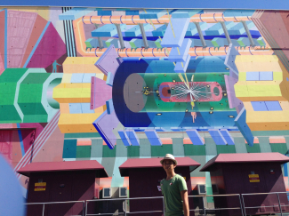 港大理學院物理系四年級學生Gabriel Gallardo去年暑假透過學院的海外研究實習計劃,到國際著名的粒子研究中心歐洲核子研究組織(CERN)進行實習研究,為其追求研究夢打好基礎。