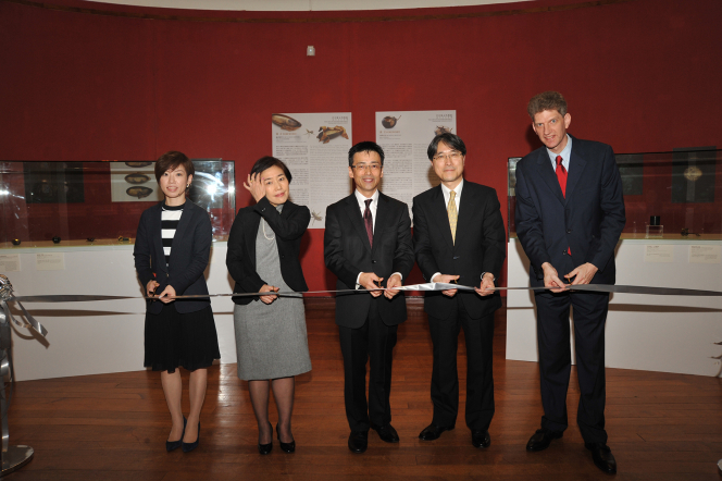 傳統與現代交織《若宮隆志的藝術:當代日本漆藝》展出一絲不苟的手藝工序