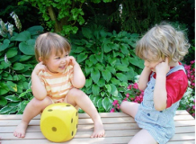 運用不同語言的兒童在學習抽象的量詞,如 “some”, “most” 和 “all” 時有相同的次序。