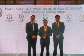 有光科技代表獲邀於台上合照,(左起) 首席科學家林潤生博士、聯合創辦人李安國教授及聯合創辦人及首席執行官温豪夫博士