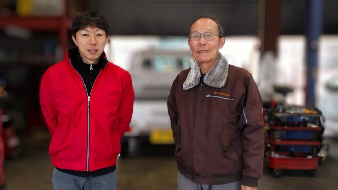 Figure 3: Hiroki Takizawa (Left) and Masayoshi Shimizu (Right) worked together to tag the butterflies with stickers at Grandeco Ski Resort, including the individual captured in Hong Kong in Dec 2024.