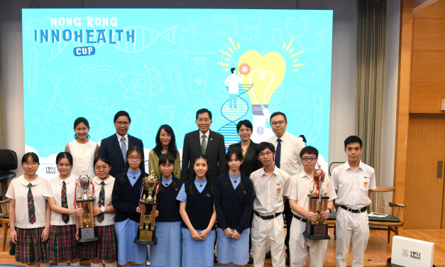 The award-winning teams and secondary school teachers, pose for a photo with representatives from the co-organisers, including competition convenor Professor Chan Ying-shing (back row, third from right), Principal Lee Yi-ying, Chairman of the Hong Kong Subsidized Secondary Schools Council (back row, third from left), and two representatives from the School of Biomedical Sciences at HKUMed, Professor Joshua Ho Wing-kei (back row, second from left) and Professor Cora Lai Sau-wan (back row, second from right).
 