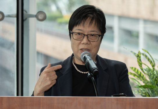 Ms Flora Ng, Chief Information Officer & University Librarian of HKU,, delivered remarks.