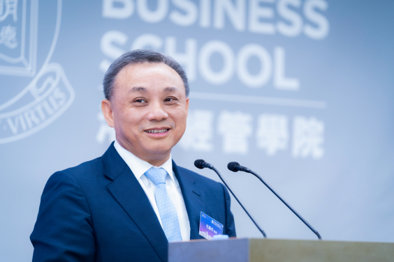 Professor Zhenhua MAO, Professor of Practice in Economics of HKU Business School and Member of Chief Executive’s Policy Unit Expert Group, presents the keynote report.