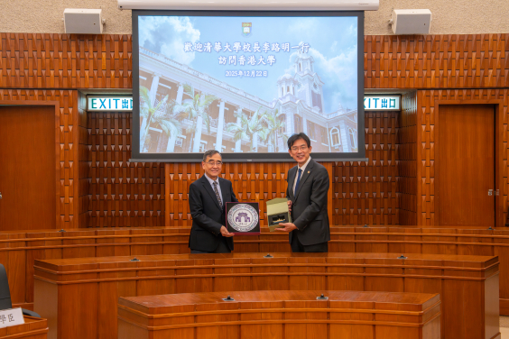 Professor Richard Wong (left) and Professor Li Luming