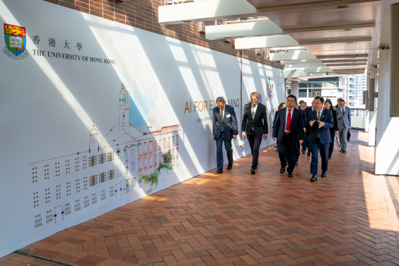 Mr Lei Haichao, Minister of the National Health Commission (NHC) of the People’s Republic of China, led a delegation visited HKU on 13 January 2026.