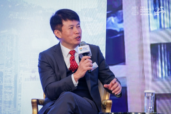 Prof. Hongbin Cai, Dean and Chair of Economics of HKU Business School, moderating the panel.
